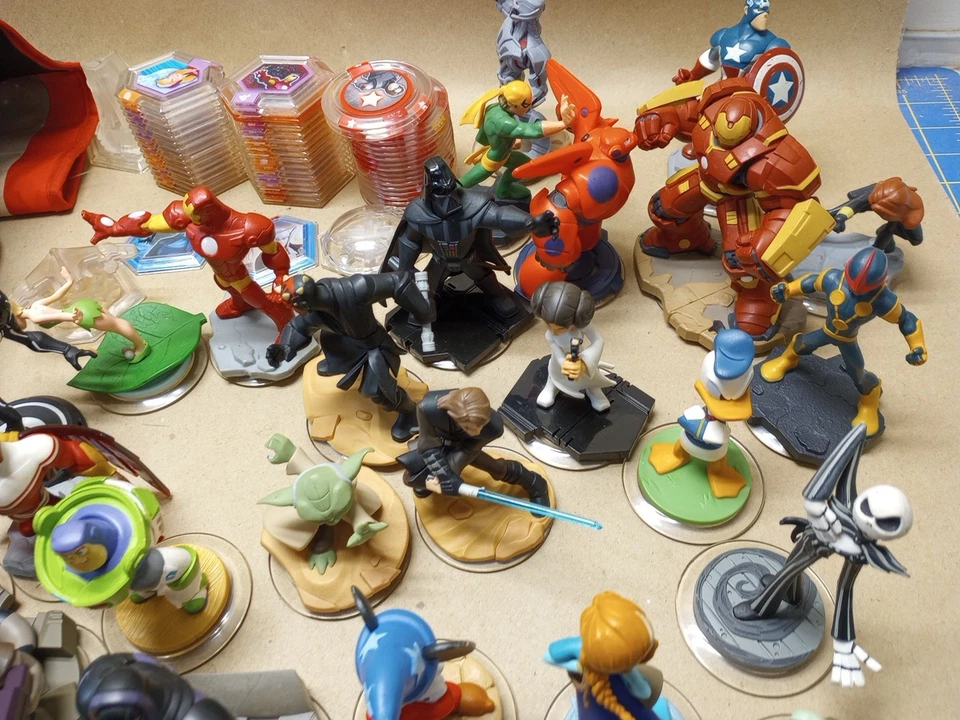 Disney Infinity Lot of 86 (Figurines, Base, Xbox360 Game) Superhero, Star Wars + - Image 3 of 4