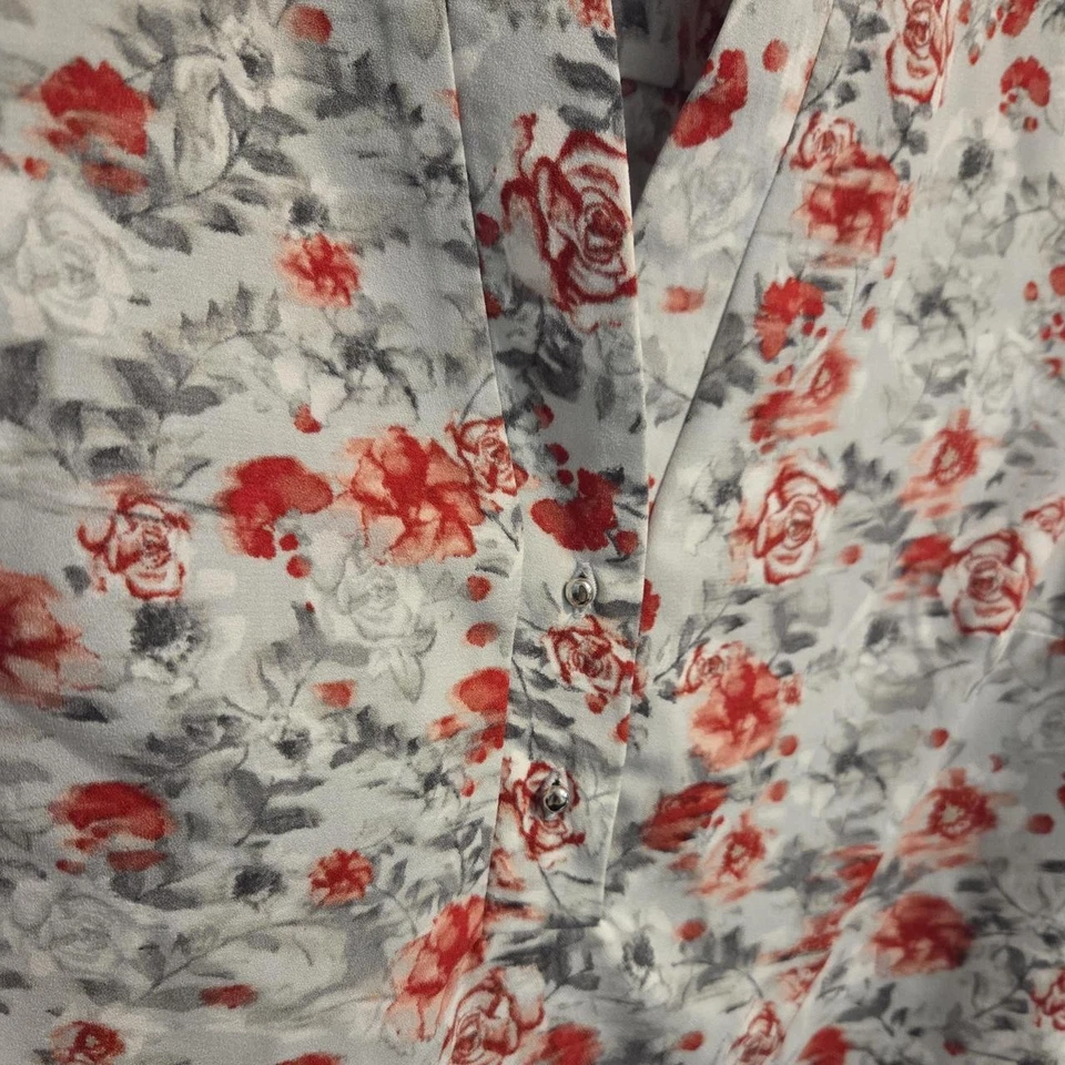 KENSIE BLUSA TOP FLORAL GRIS NEGRO ROJO MANGA CORTA CUELLO EN V TALLA M MEDIANA Foto 4 de 4