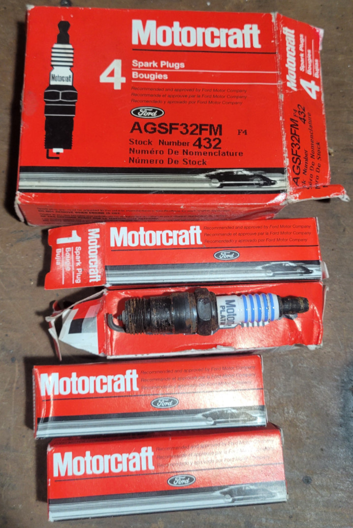 Motorcraft AGSF32FM Stock 432 Platinum Spark Plugs Set of 4 Ford