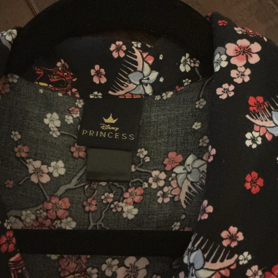 Disney Mulan Princess  Tie Front Button Down Shirt 100% Rayon XL - Image 4 of 4