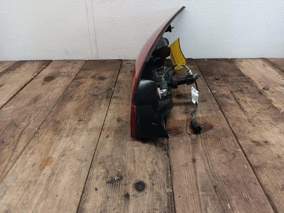 Задний фонарь FORD FOCUS R CPE (3 Dr), R. 00 01 02 03 04 05 06 07 - Изображение 2 из 4