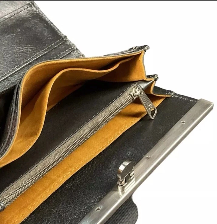 Cartera sin asas Patricia Nash para mujer con marco de cuero Cauchy negra Foto 2 de 4