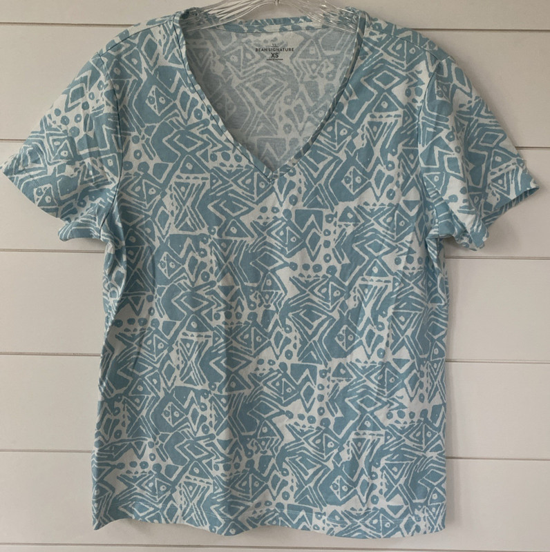 LL Bean Signature 100% Soft Cotton V-Neck Short Sleeve Light Blue Graphic Tee XS