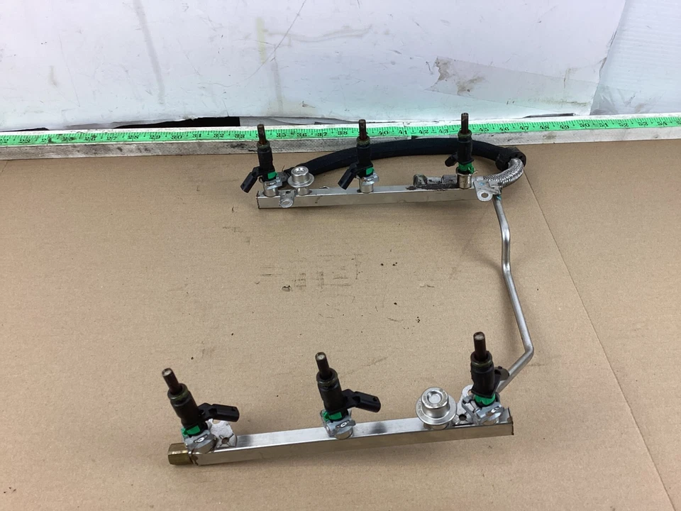 Рельса топливной форсунки 2008-2012 Mercedes-Benz C300 с форсунками A2720701395 от оригинального производителя - Изображение 2 из 4