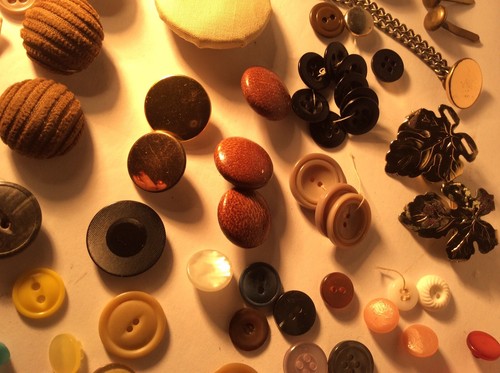 Lg VTG Mixed LOT Antique BUTTONS Plastic PEARL Metal SHANK Carved Shell - Picture 10 of 12