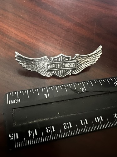 Vintage 1999 Harley Davidson Wings Pin Factory Tour Jacket Vest Hat Shirt Badge