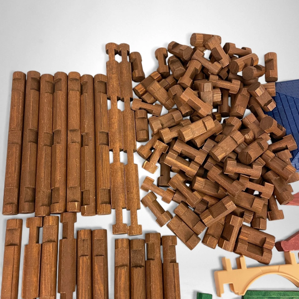 Large Lot of Assorted Lincoln Logs Over 7.5 lbs Fort Redwood Roofs Windows Doors - Image 2 of 4