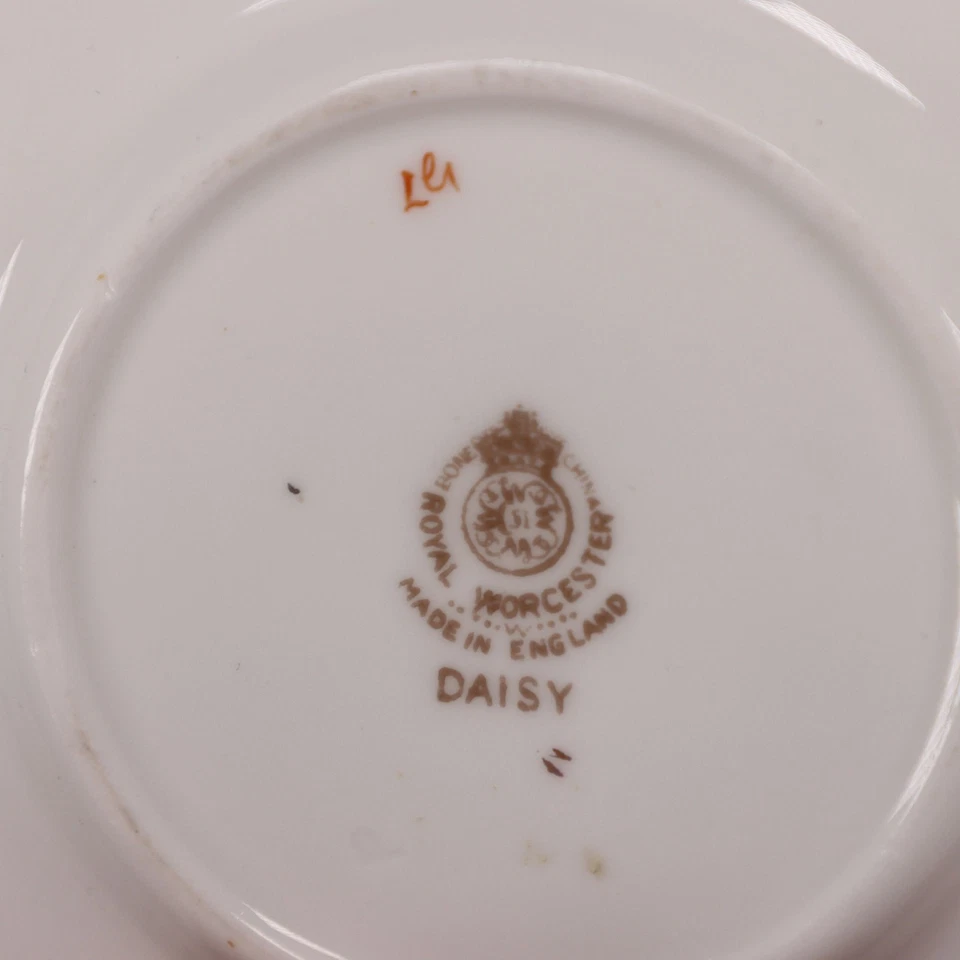Taza y platillo Royal Worcester Daisy Demitasse porcelana de hueso vintage Inglaterra años 50 Foto 4 de 4