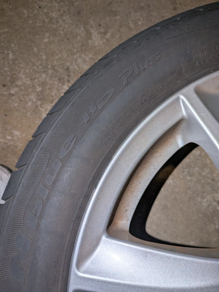 Enzo Alufelgen mit Sommerreifen 205/50 R16 (DOT 4719) - Bild 4 von 4