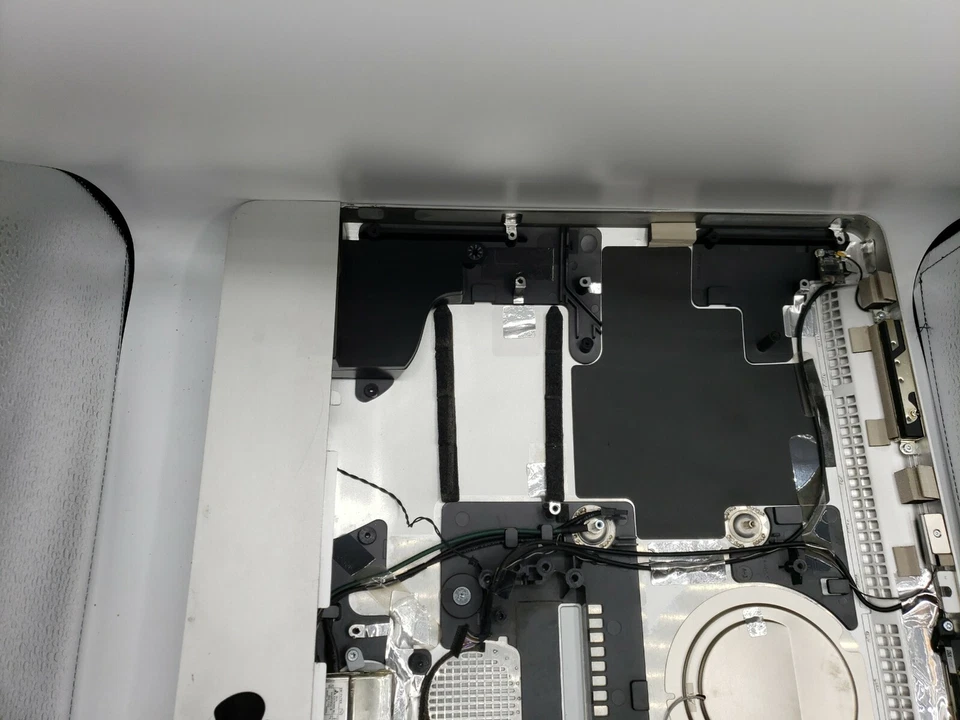 Mid 2010 iMac A1311 21.5" Shell, fans,WiFi, NO GPU PS NO MB OR CPU aw92820B - Image 3 of 4