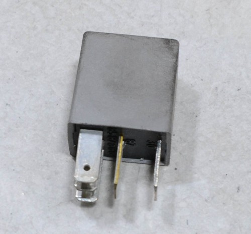 OPEL Signum Bj 2003 Relais grau 90414477 #73368-F28