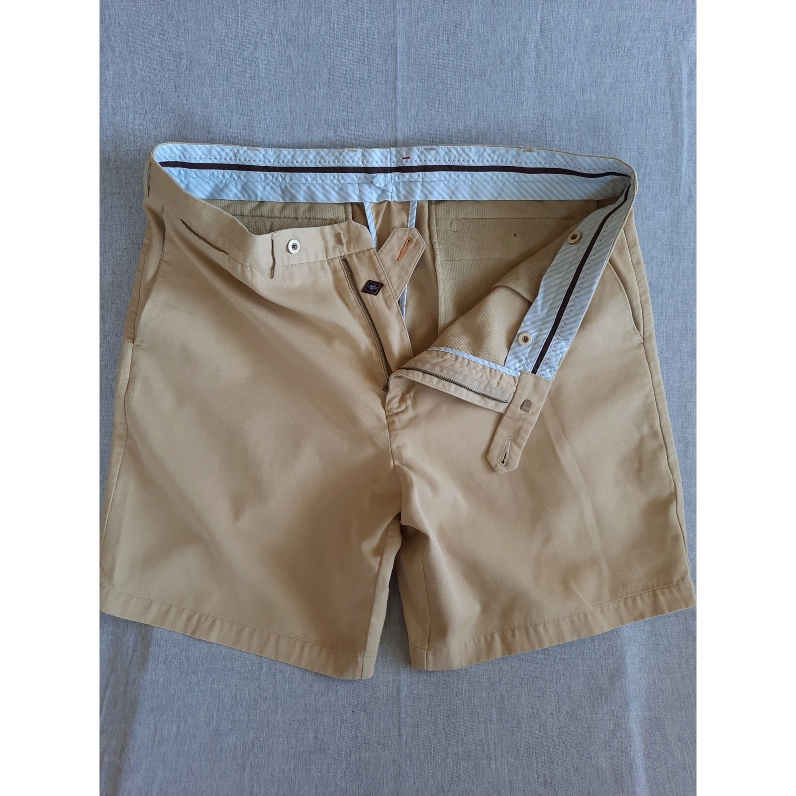 Tommy Bahama TB 18 Golf Men 42 Relax Outdoor Lined Beige Flat Front Chino Short