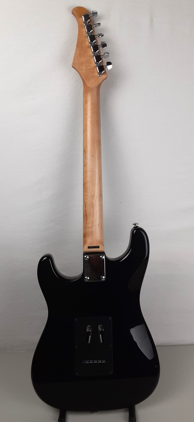 SILVERTONE SS11 Black with Brown Tortoise Strat Type Electric Guitar by