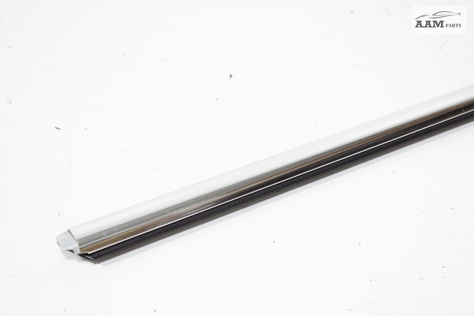 2014-2020 MASERATI GHIBLI M157 FRONT RIGHT DOOR WINDOW BELT MOLDING COVER OEM