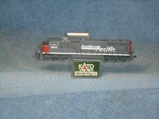 KATO N SCALE #176-7611 SD70M FLAT RADIATOR SOUTHERN PACIFIC LOCOMOTIVE #9804