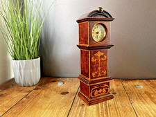 ANTIKE EDWARDIANISCHE KAMINUHR POKERWORK HOLZ SHERATON STIL MINIATUR LANGGEH&Auml;USE