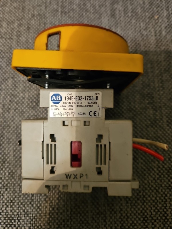 Allen Bradley 3 pole Disconnect Switch 194e-e32-1753b 600v