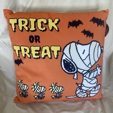 Peanuts Pillow Halloween Trick Or Treat Snoopy 18X18
