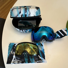 Ski/Snowboard Goggles Blue Mirrored Tinted Lens Multicolor Frame Case