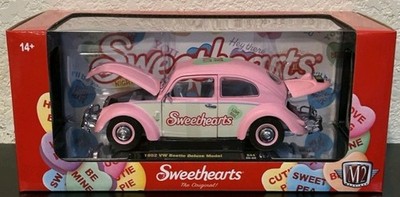 Chase 2026 M2 MACHINES,  SWEETHEARTS 1952 VW BEETLE DELUX MODEL, 1:24
