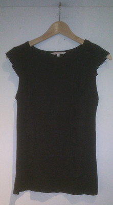 Schwarzes Shirt ärmellos  mit Längsrüschen vorne Gr. S
