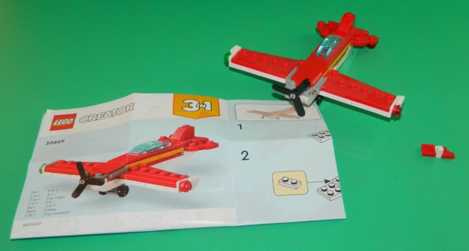 LEGO Creator 30669 Iconic Red Plane, photo 1 of 5
