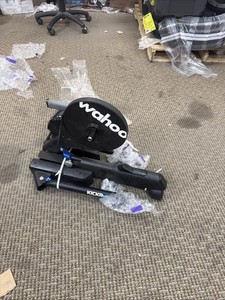 Used Wahoo Kickr v5 Smart Trainer 11-28 11sp Cassette Axis Feet