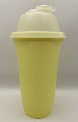 TUPPERWARE Quick Shake Mixer 4Pc Cup Flip Top Lid Shaker 16oz Yellow Made US EUC