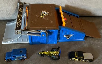Monster Jam Mini Launch Arena Spielset Spin Master 2024 mit 3 Fahrzeugen