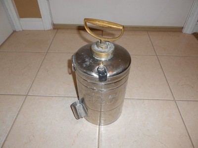 B & G 1 GALLON SPRAYER TANK AND PUMP PESTICIDE SPRAYER