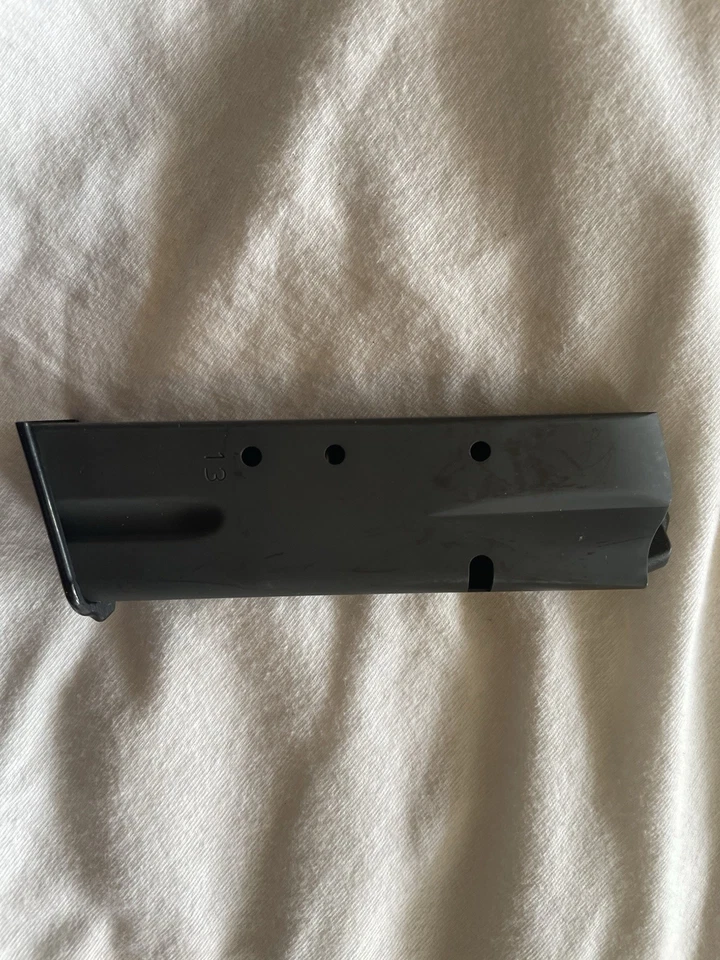 Cargador de fábrica Browning Hi-Power 9 mm 10 rondas vintage Foto 2 de 4