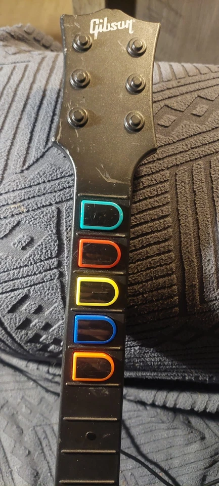 Gibson Les Paul Guitar Hero para PS3 eran mis hijos. lo usó hasta que su consola se rompió Foto 2 de 4