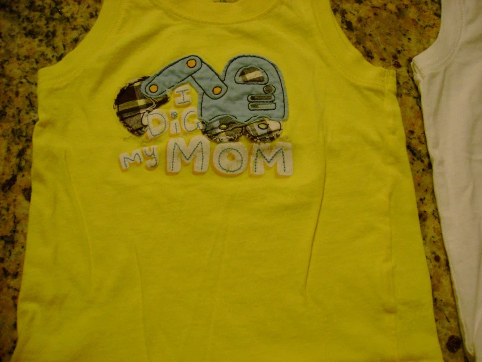 Мальчик лот из 2 рубашек без рукавов Майка размер 24 месяцев белый желтый пиратская лодка - Изображение 2 из 3