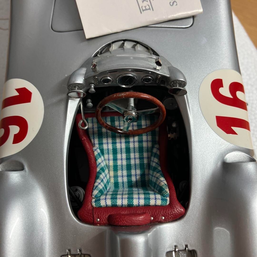 1/18 CMC Mercedes-Benz W196R 1954/55 Streamliner Body #16 w 1/18 CMC Mercedes-Benz W196R 1954/55 Streamliner Body #16 w