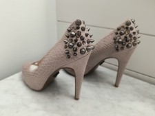 NEW - Vera Wang Simply Vera Alice Nude Peep Toe Pump w/Studded Heel - Women's 8M