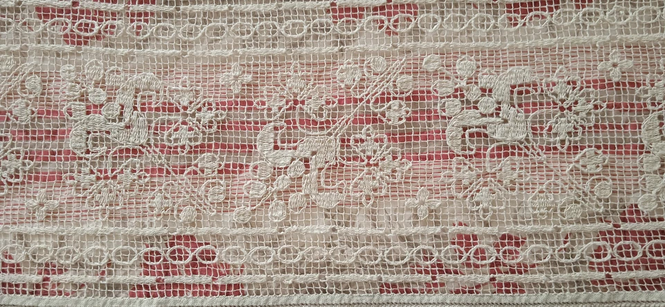 nappe  220x280 cm  en lin brodé main - Photo 4/4