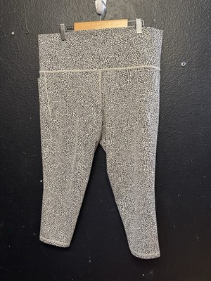 Athleta Salutation Stash II Textured 7/8 Tight Legging Size 1X Black White