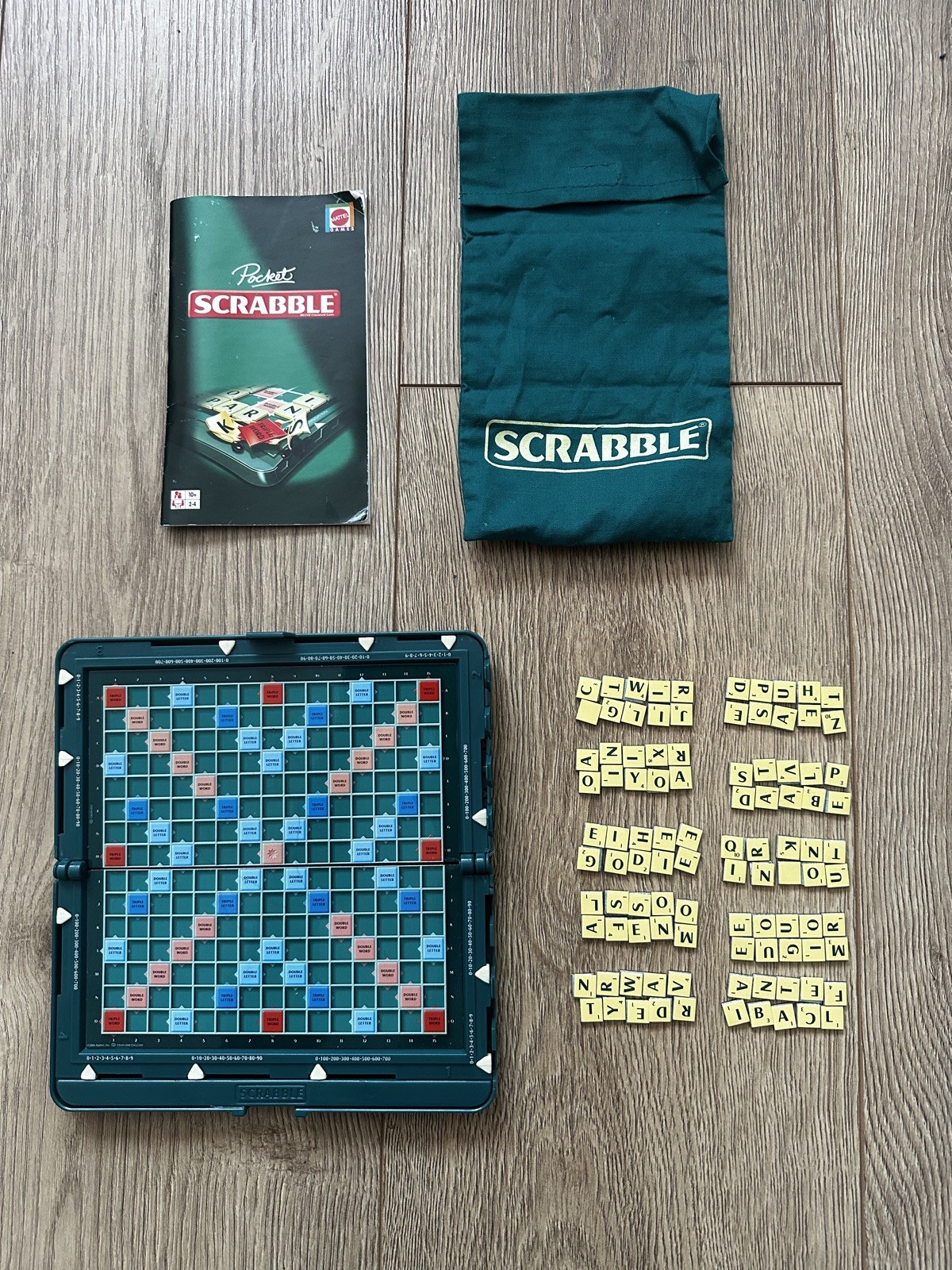 Pocket Travel Scrabble Magnet Brettspiel Hartschale von Mattel