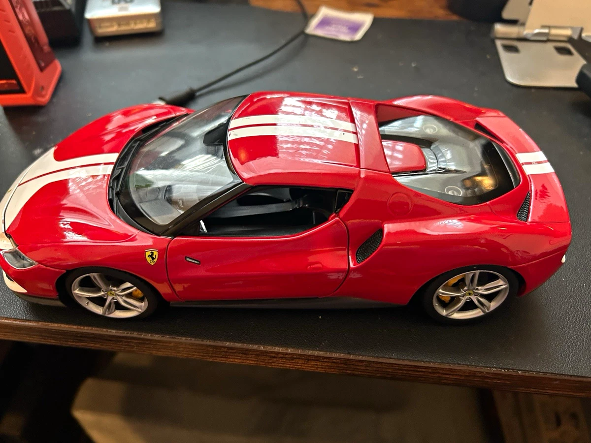 Maisto Ferrari 458 Speciale 1:18 Diecast Special Edition Red/White Stripes