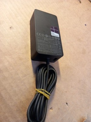 Microsoft Surface 1536 Ladegerät Adapter 12V-3,6A, 5V-1A Original Original