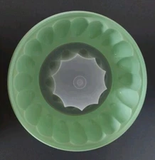 VTG JADET/ GREEN TUPPERWARE #1202-2 JELLO MOLD RING & BASE NO LID REPLACEMENTS
