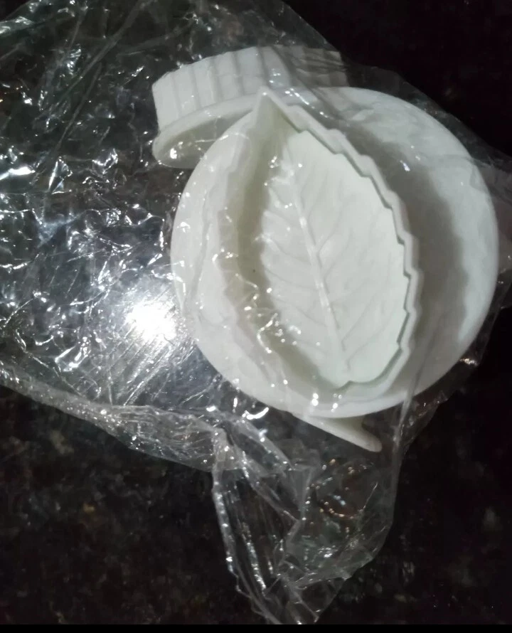 Plum Flowers/Leaves Fondant Cake Cutter Plunger/Cookie Cutter/Sugar Craft Tools. - Image 4 of 4