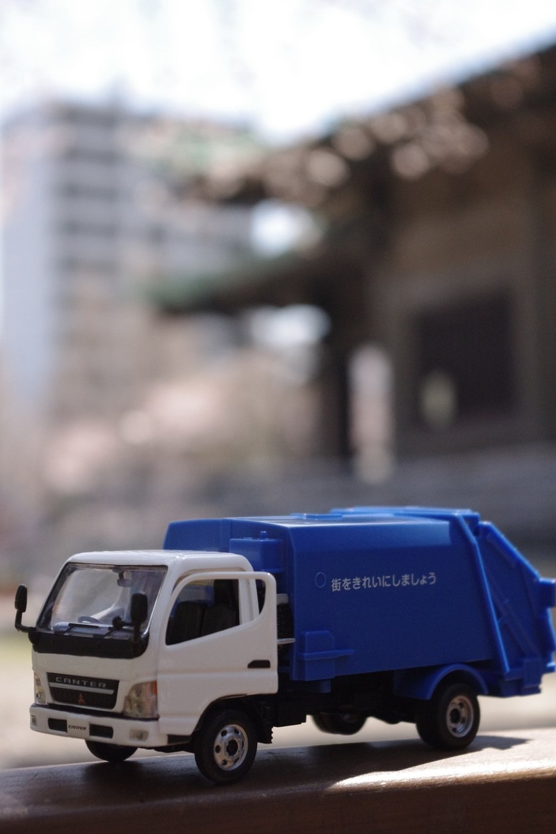 AGATSUMA Diapet DK-5106 1/43 scale Mitsubishi Fuso Canter Sweeper
