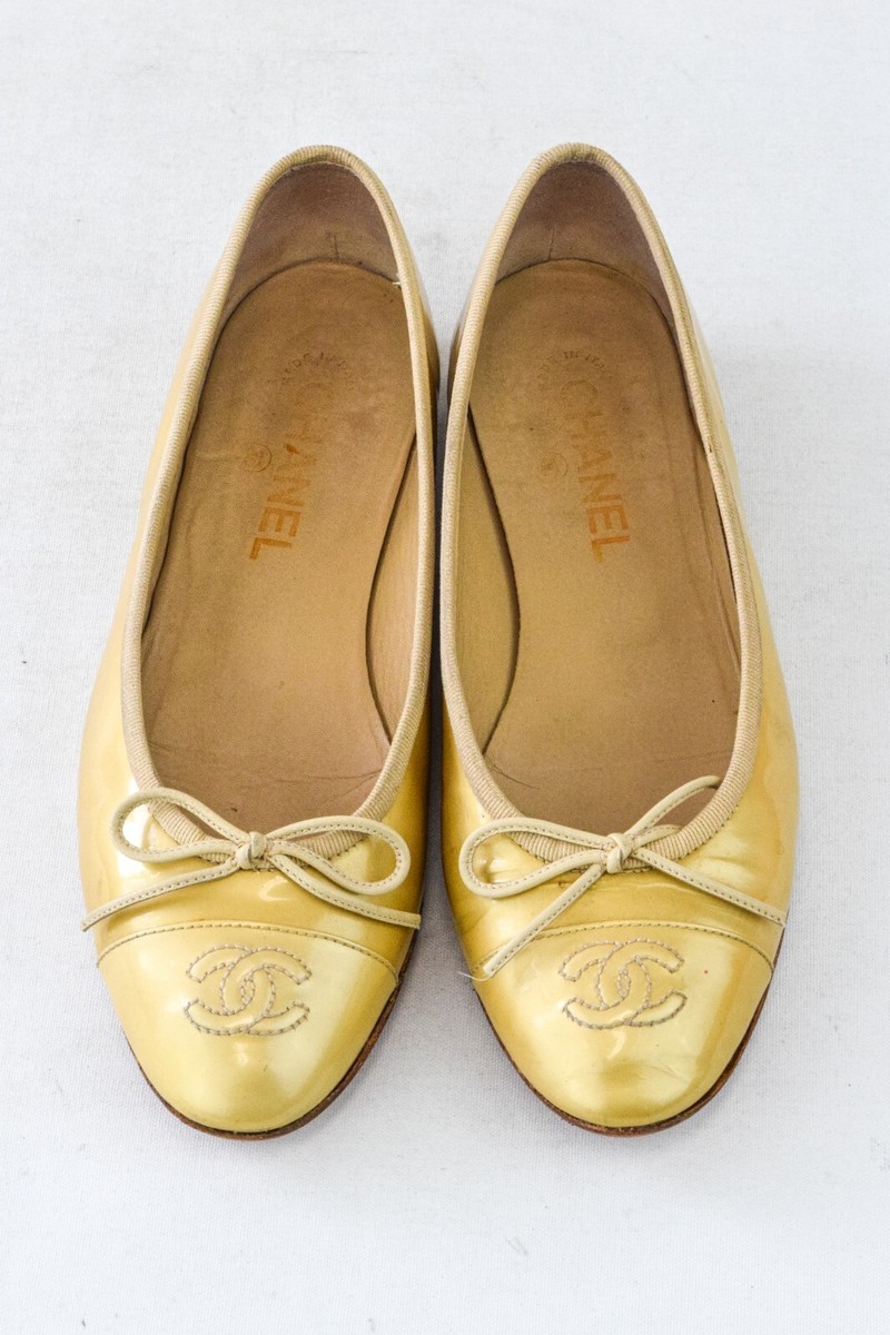 25815✨シャネル ココマーク リボン バレエシューズ ゴールド 37.5 CHANEL Ballet Flats 37.5 Patent Gold Cap Toe Ballerina CC Logo
