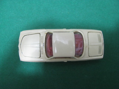 Miniature Corgi Toys 1/43 - VW 1500 Karmann Ghia - Couleur Crème - Voiture De Collection