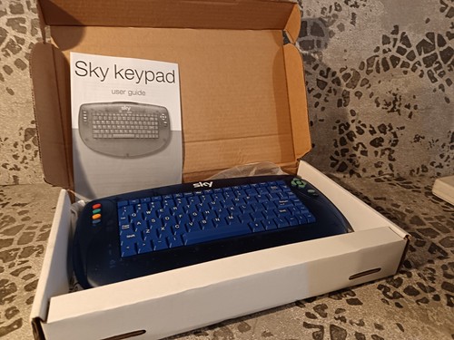 Teclado SKY TV abierto azul teclado