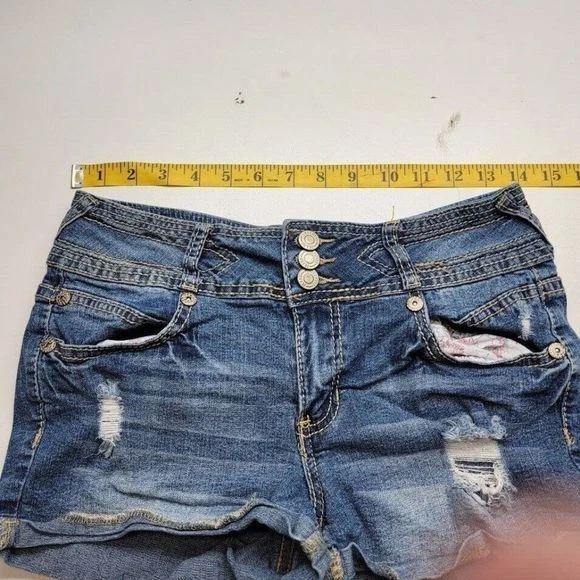 Pantalones cortos de mezclilla para mujer Amathyst talla 7 lavado medio azul encaje acento desgastado Foto 4 de 4