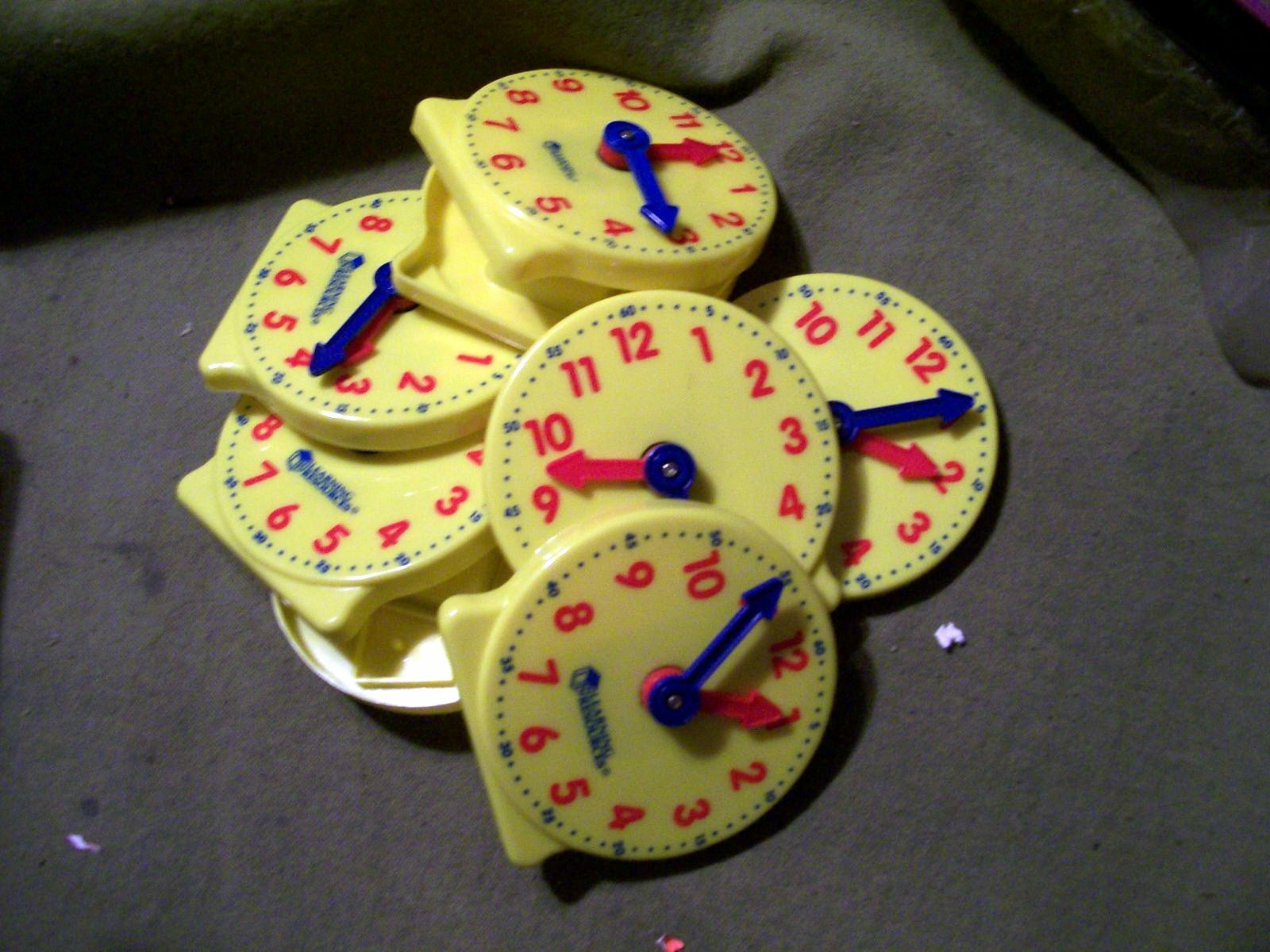 LEARNING RESOURCES BIG TIME CLASSROOM CLOCK SET 1 LARGE & 13 STUDENT CLOCKS