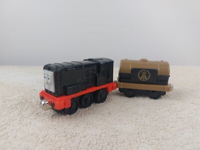 FISHER PRICE THOMAS & FRIENDS PULL 'N ZOOM DIESEL DIE-CAST TRAIN ENGINE 