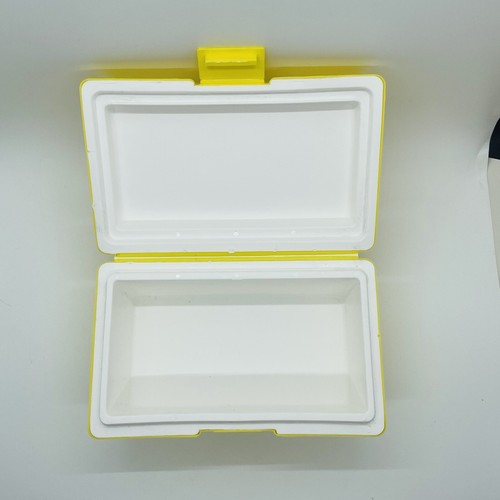 Vintage CLIK COOLER Mini Juice Box Insulated 7 x 4 x 3 Yellow 1993 - Picture 9 of 9